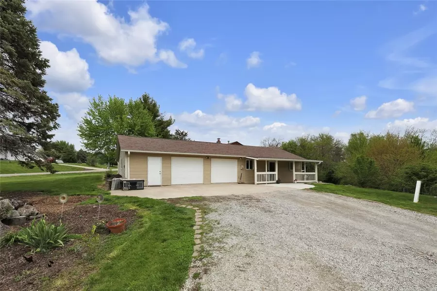 100 Bream Court, Pella, IA 50219