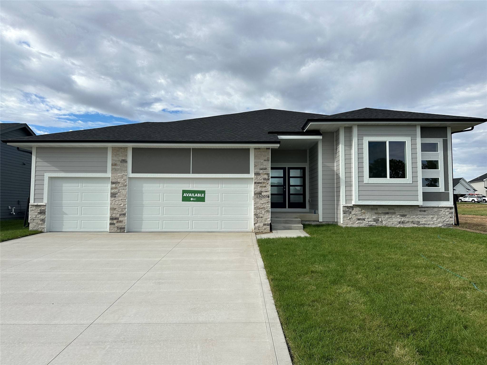 15005 Springbrook Trail, Urbandale, IA 50323