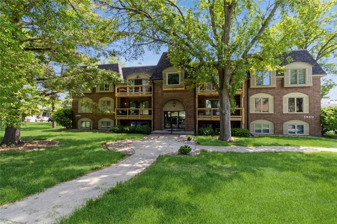 1440 20th Street #8, West Des Moines, IA 50265