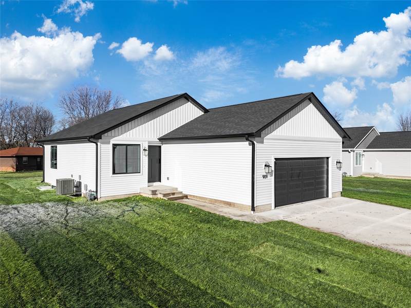 909 Sunrise Drive, Gowrie, IA 50543