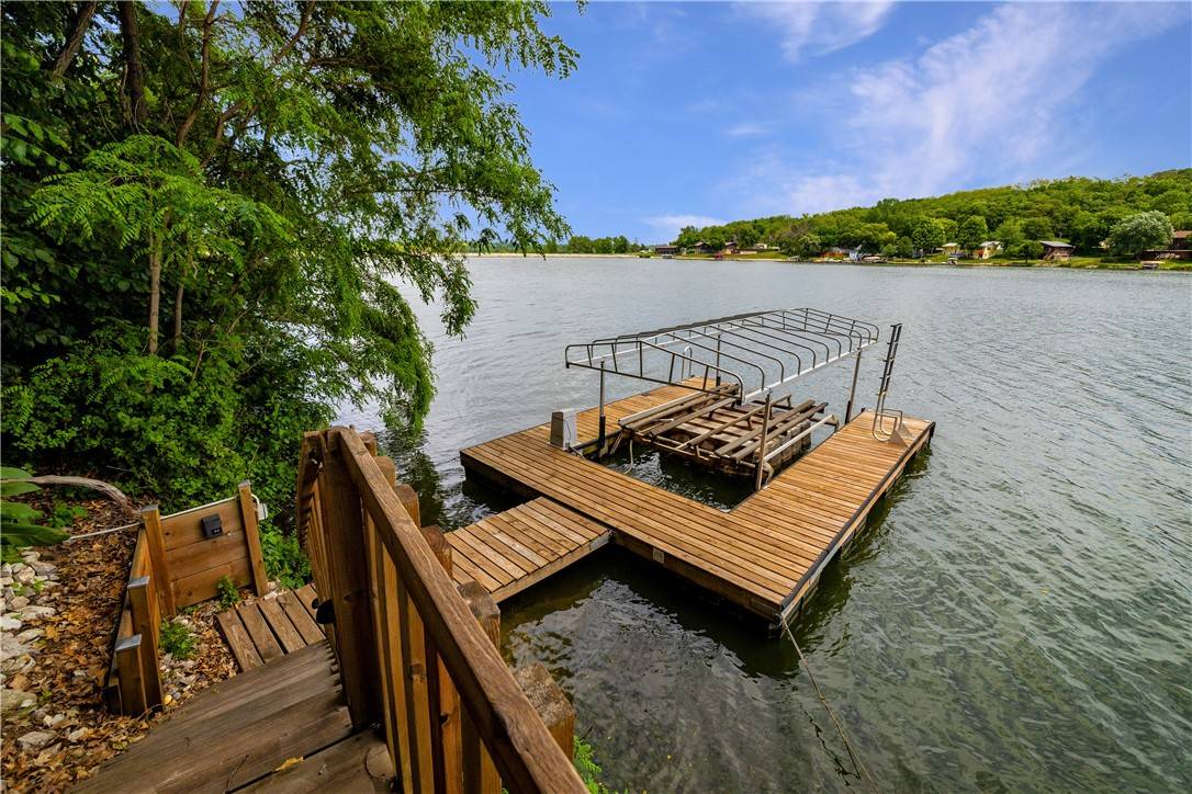 8112 Lakeshore Drive, Dexter, IA 50070