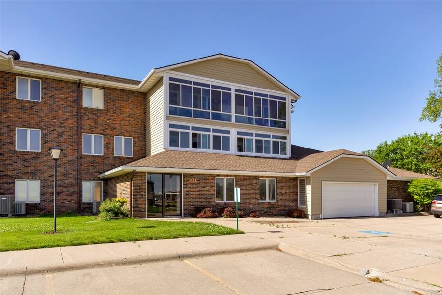 301 SE Delaware Avenue #210, Ankeny, IA 50021