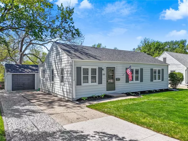 1816 Vine Street, West Des Moines, IA 50265