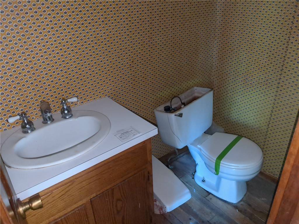 Des Moines, IA 50312,5723 Waterbury Circle
