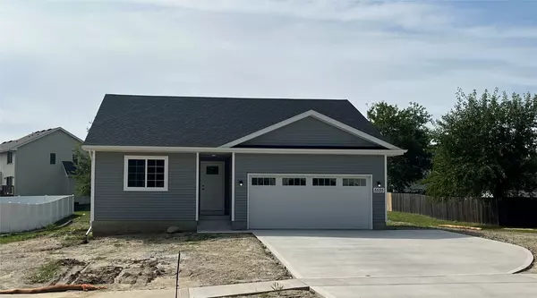 5555 E Oakwood Drive, Pleasant Hill, IA 50327