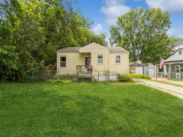 6010 Hickman Road, Des Moines, IA 50322