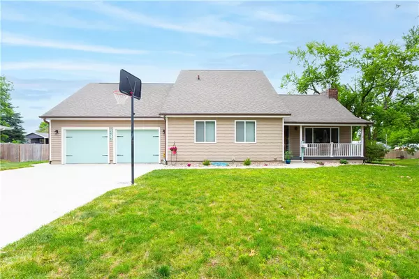 2418 Warford Street, Perry, IA 50220