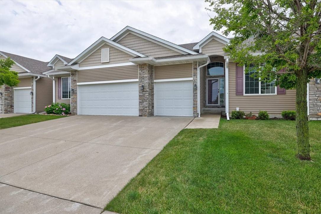 10208 Coventry Circle, Johnston, IA 50131