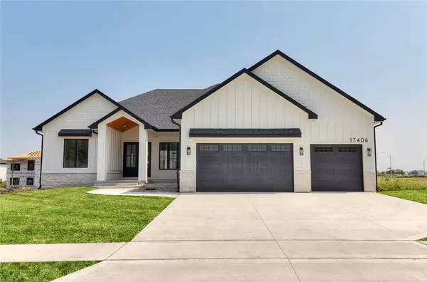 17406 Springbrook Trail, Urbandale, IA 50323