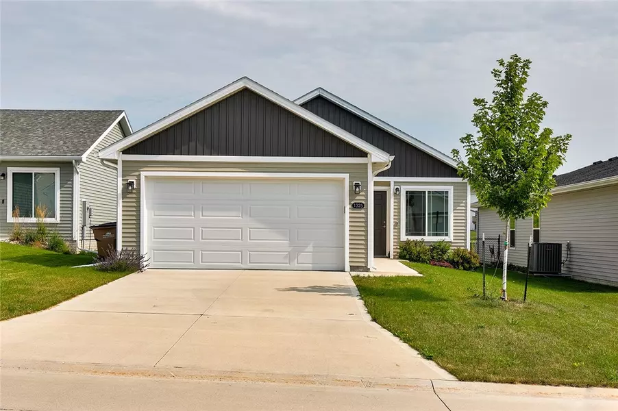 1325 Blazing Star Drive, Carlisle, IA 50047