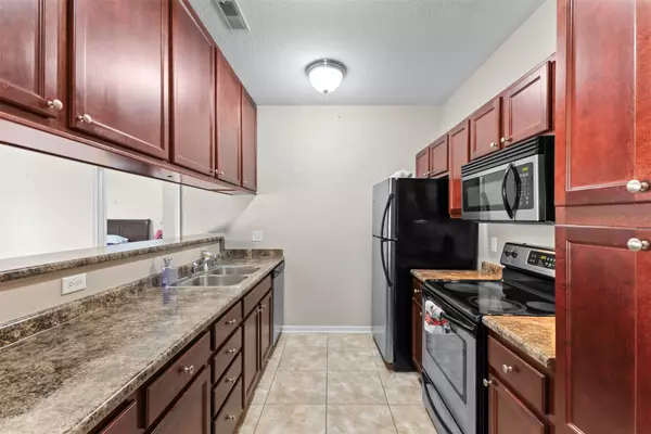 West Des Moines, IA 50266,6350 Coachlight Drive #1103