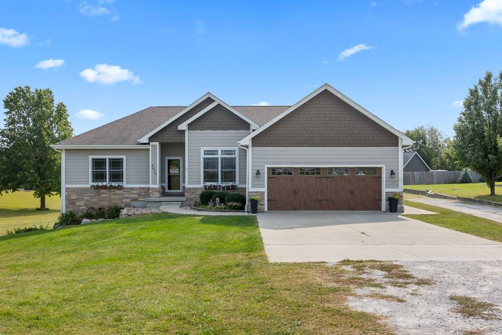 4615 SE Powers Drive, Runnells, IA 50237