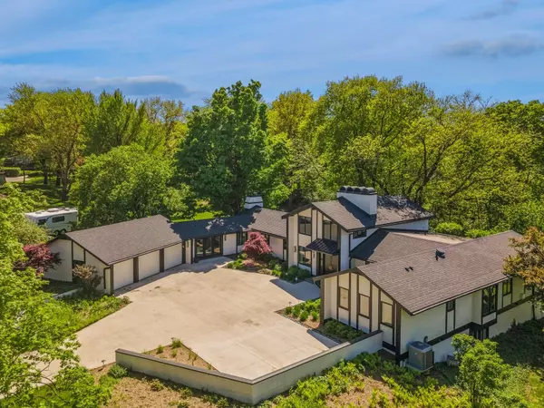 3708 Southern Hills Drive, Des Moines, IA 50321