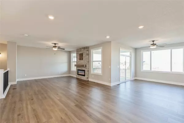 Ankeny, IA 50021,5616 NE Creek Ridge Drive