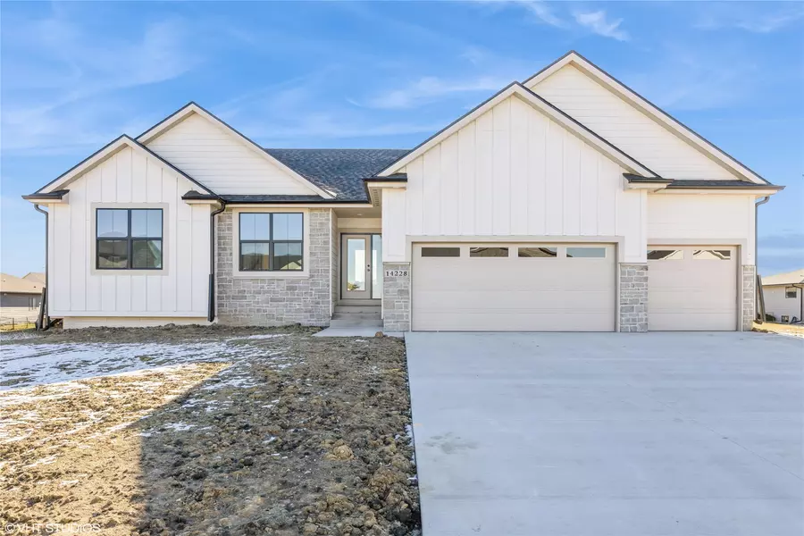 14228 North Valley Drive, Urbandale, IA 50323