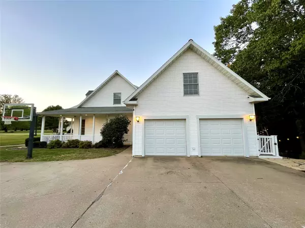 Fort Madison, IA 52627,2158 N Fork Drive