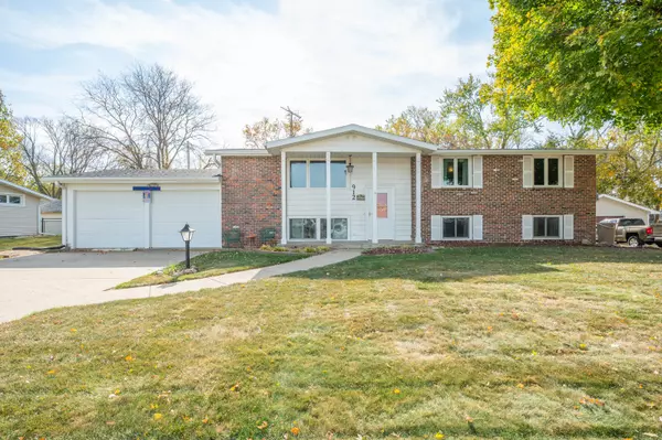 912 Parkhill Drive, Norwalk, IA 50211