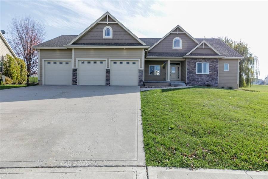 330 Georgetown Place, Norwalk, IA 50211