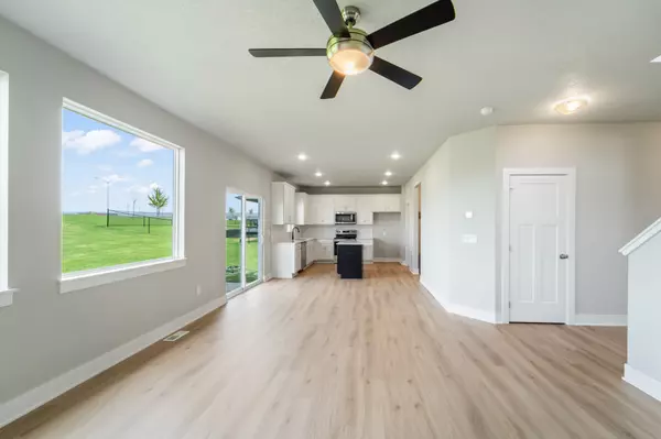 Urbandale, IA 50323,16435 Deerview Drive