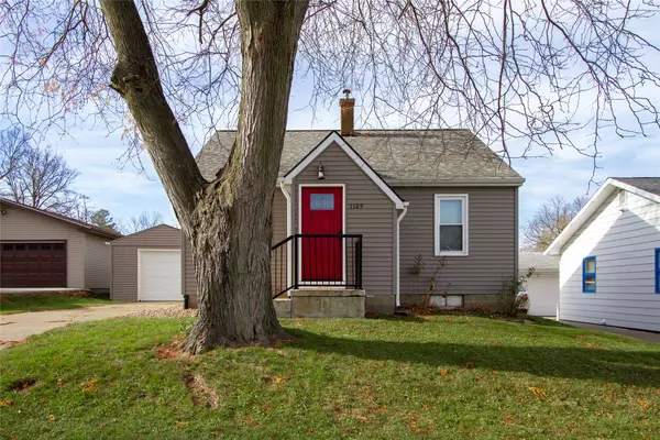 1109 E 2nd Street, Pella, IA 50219