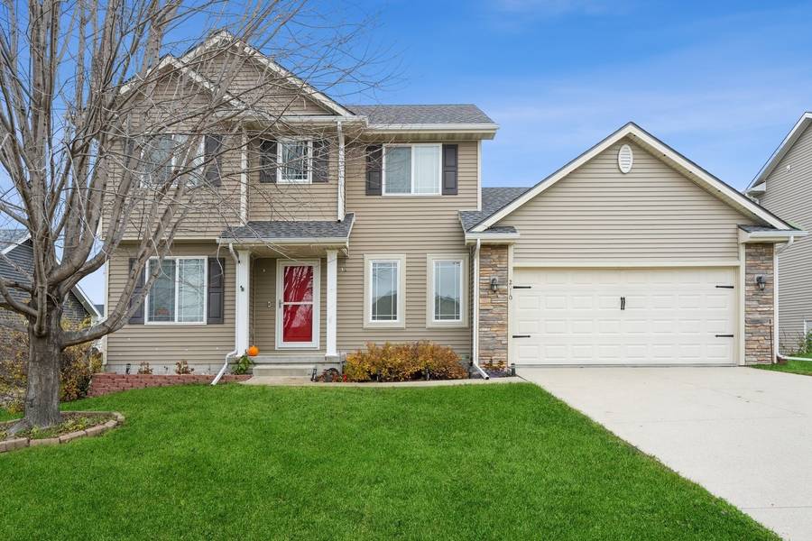 2910 Berkshire Drive, Norwalk, IA 50211