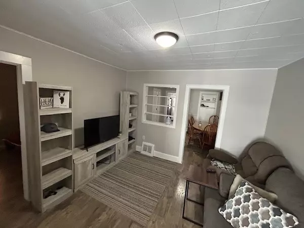 Belle Plaine, IA 52208,404 7th Street