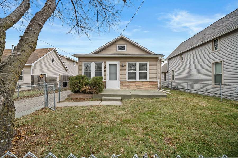 328 E Jackson Avenue, Des Moines, IA 50315