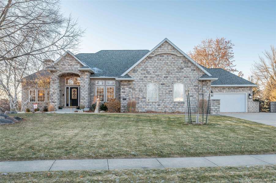 12917 Timberline Drive, Urbandale, IA 50323