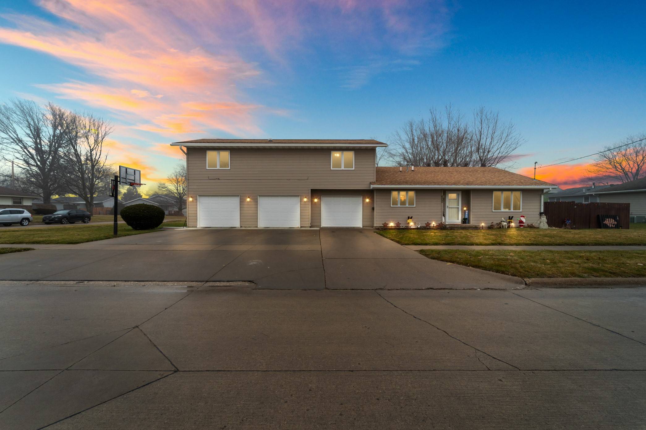 605 S Park Lane Drive, Knoxville, IA 50138