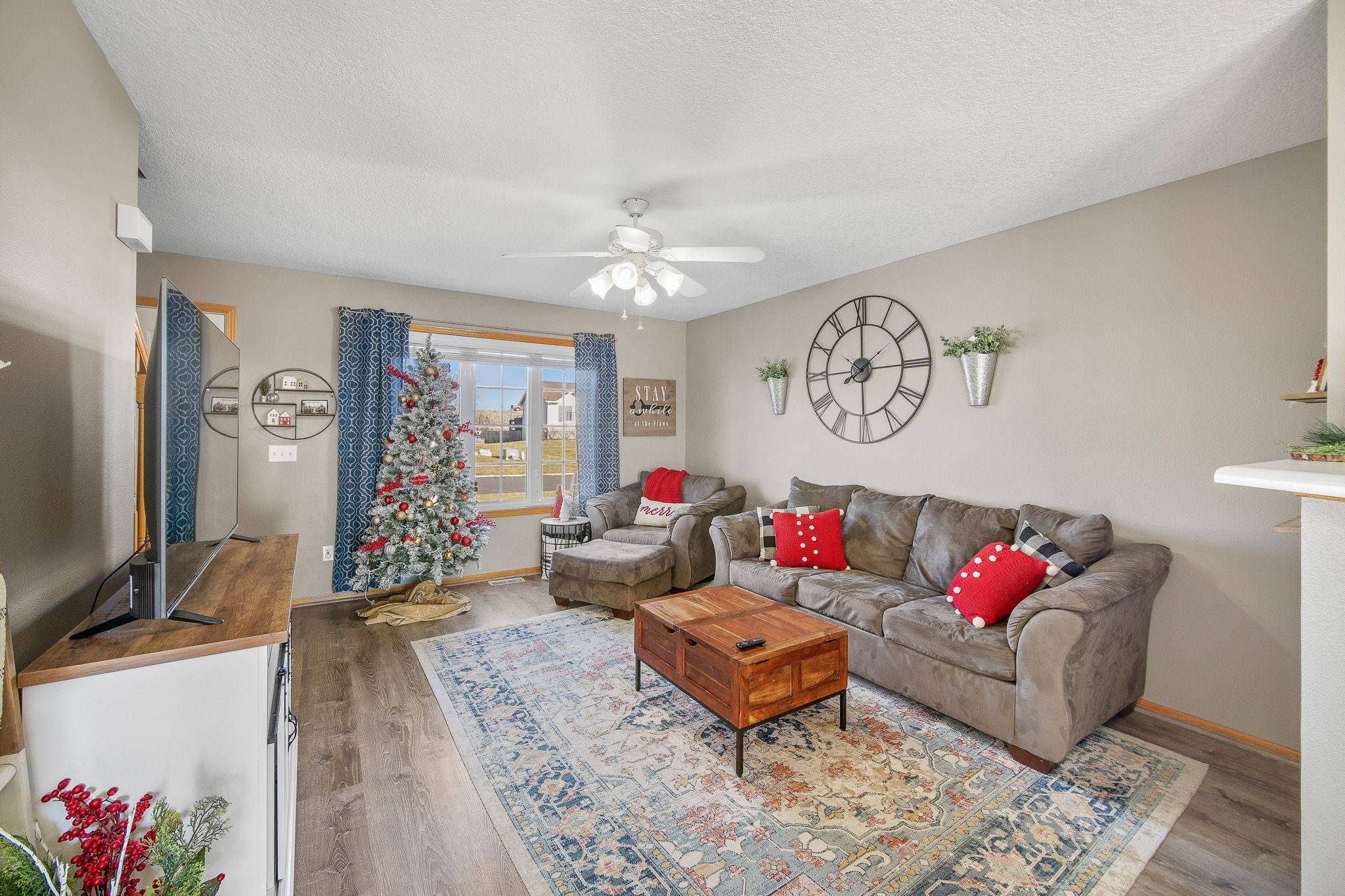 De Soto, IA 50069,320 Oak Street
