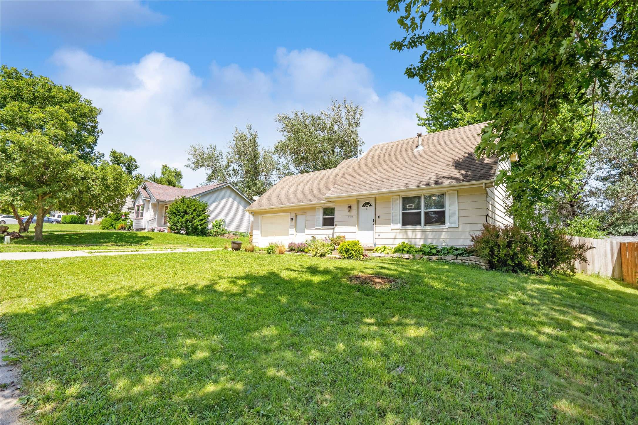 1342 Hunter Drive, Norwalk, IA 50211