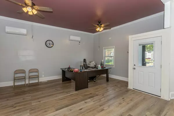 Des Moines, IA 50317,715 E 25th Street