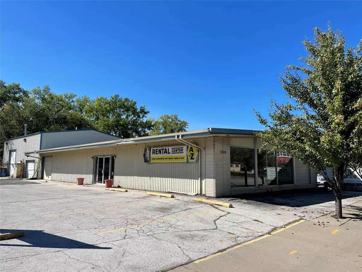 Windsor Heights, IA 50324,1220 73rd Street