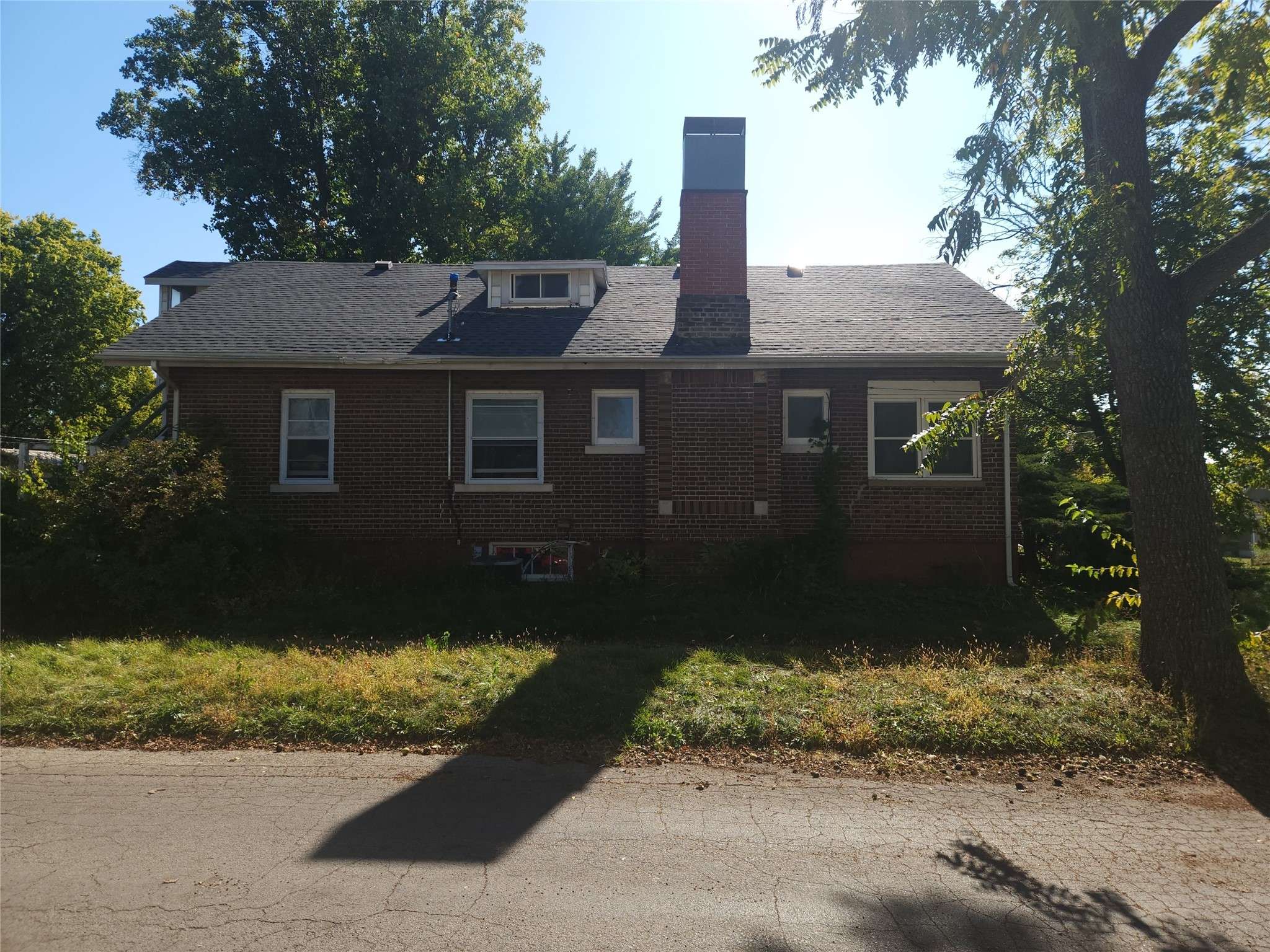 Des Moines, IA 50317,1735 E 22nd Street