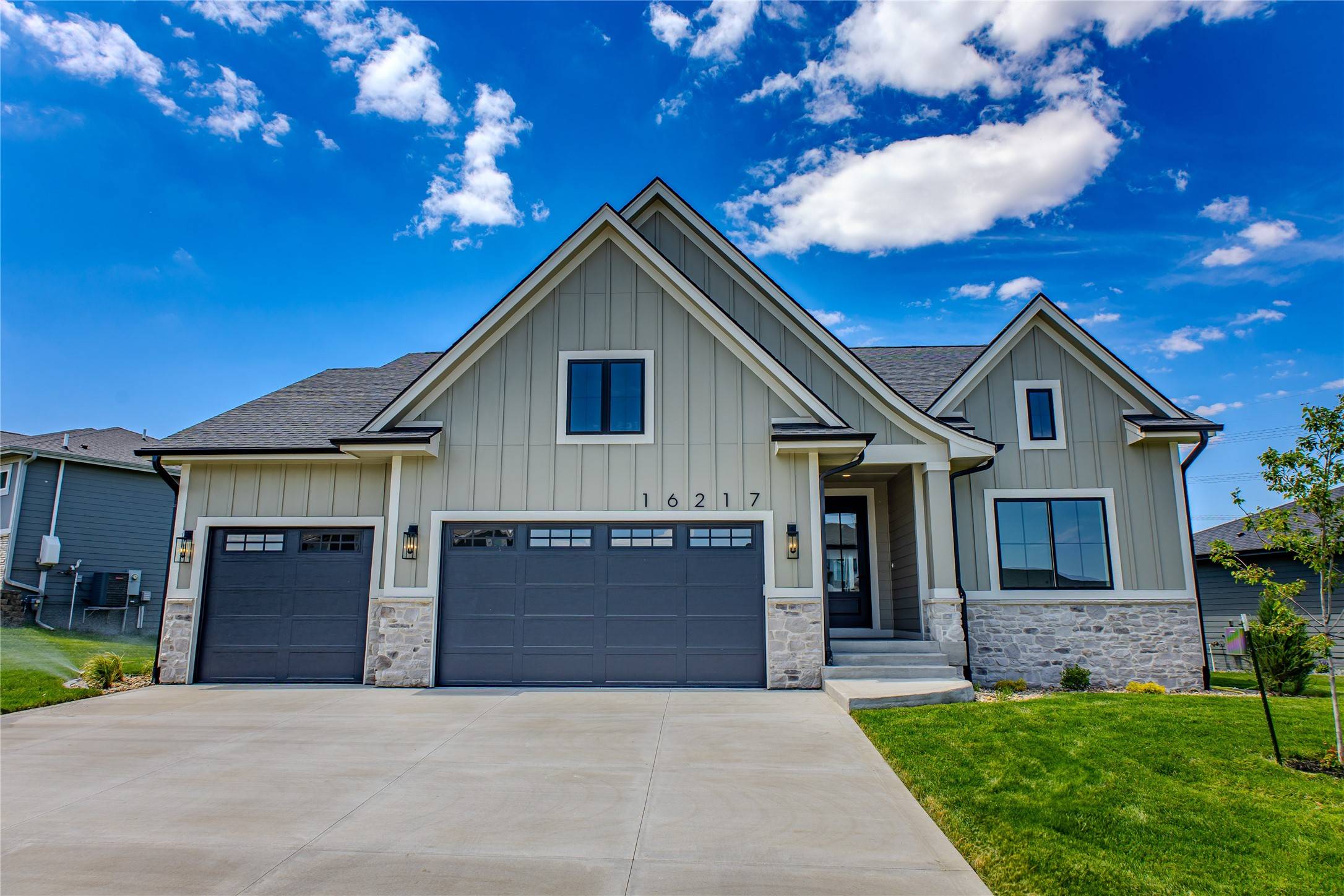 16217 Walnut Meadows Court, Urbandale, IA 50323