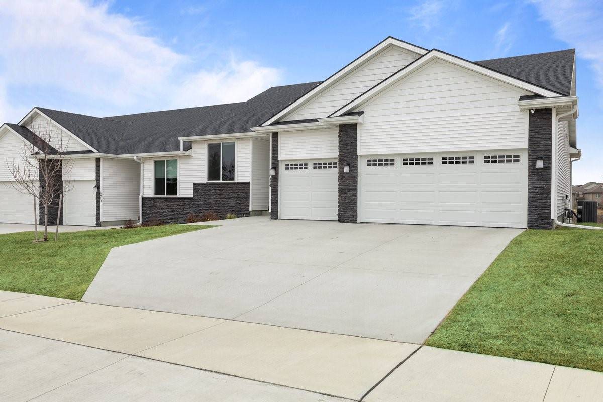 Ankeny, IA 50021,5414 NE Briarwood Drive