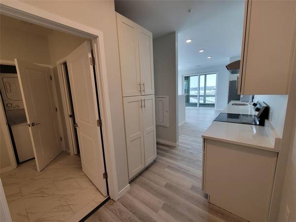 565 Market Street #102, West Des Moines, IA 50266