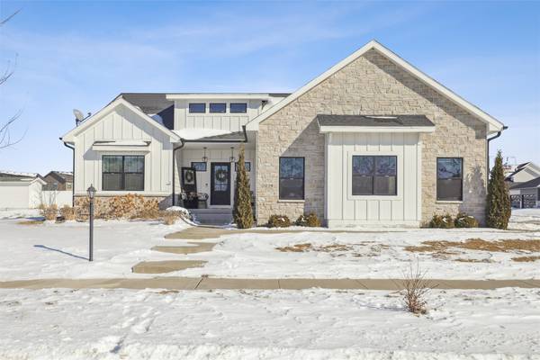 3029 Devonshire Parkway, Clive, IA 50325