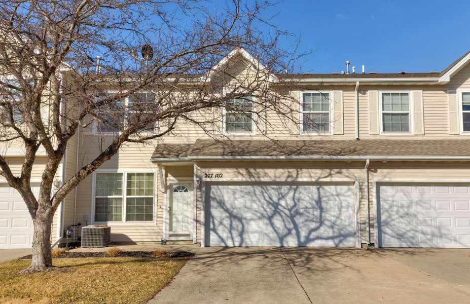 277 S 79th Street #102, West Des Moines, IA 50266