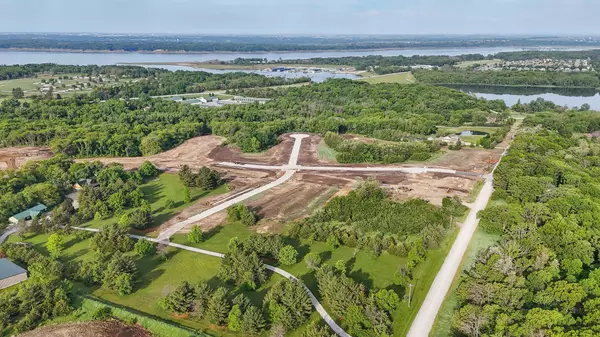 Des Moines, IA 50226,21 E Red Cedar Drive