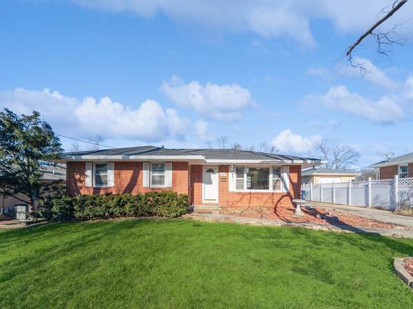 7609 Roseland Drive, Urbandale, IA 50322