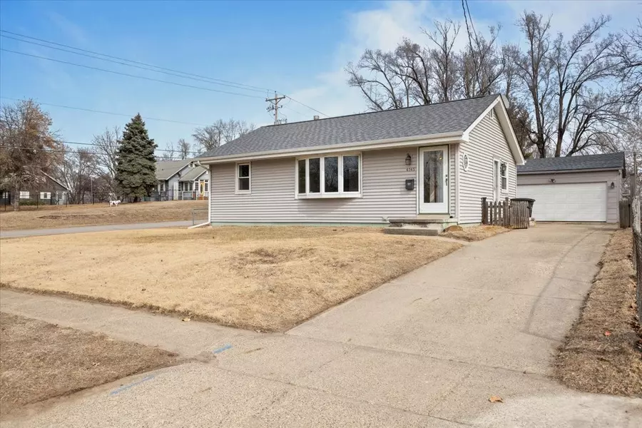4145 E 8th Street, Des Moines, IA 50313