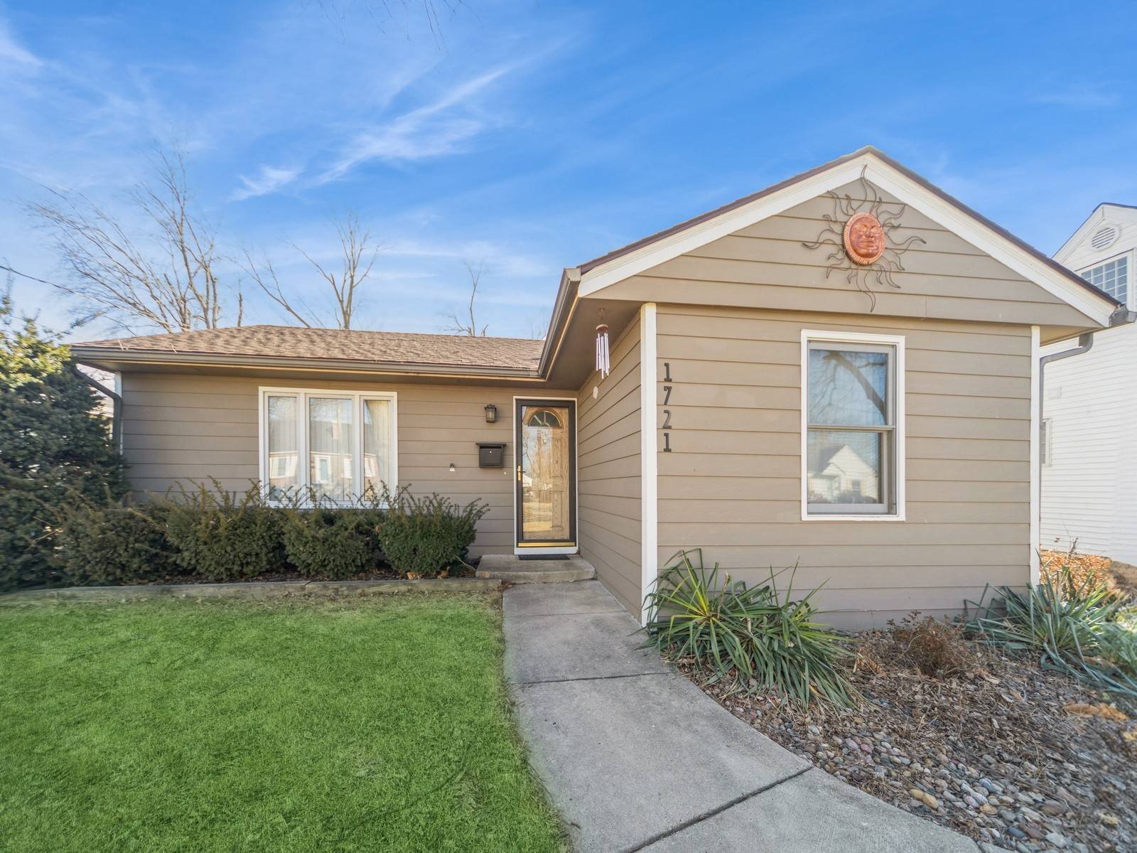 1721 57th Place, Des Moines, IA 50310