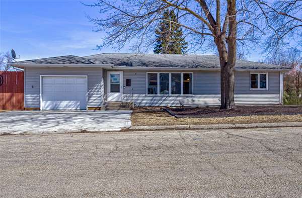 303 3rd Avenue NE, State Center, IA 50247