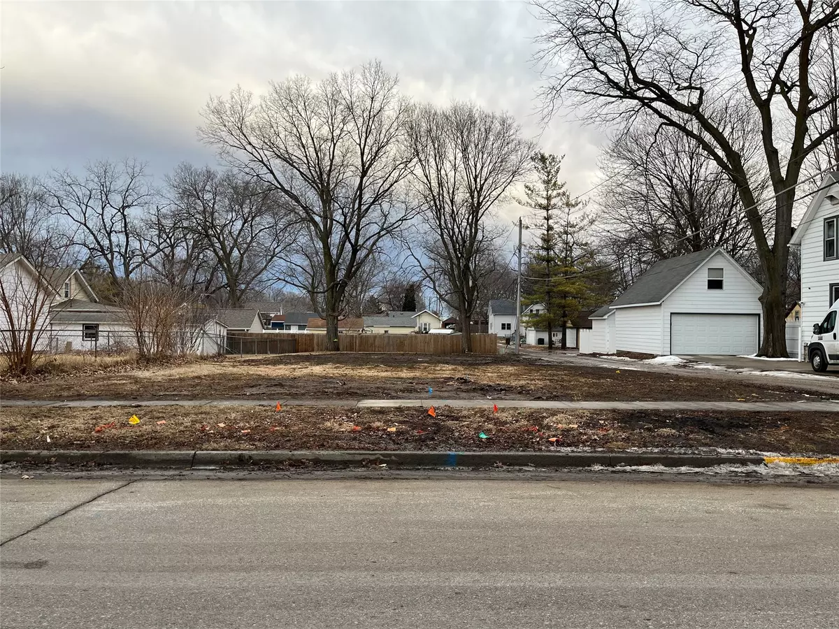 Ames, IA 50010,216 N Hazel Avenue