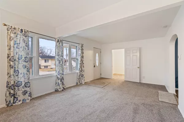 Des Moines, IA 50315,1323 Bundy Street