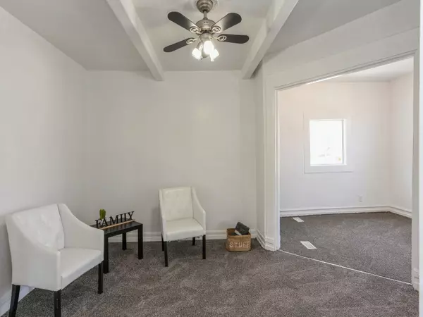 Des Moines, IA 50314,1930 Arlington Avenue