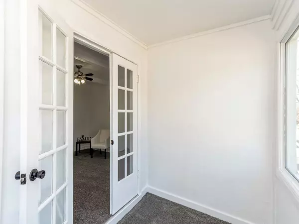 Des Moines, IA 50314,1930 Arlington Avenue