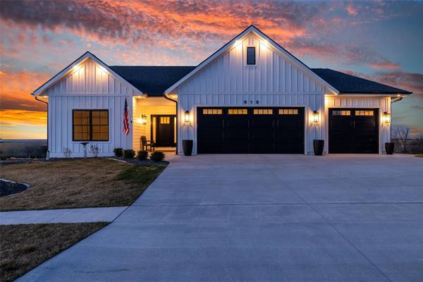 918 Lakeview Drive, Pella, IA 50219