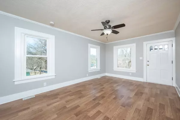 Des Moines, IA 50315,932 Kirkwood Avenue